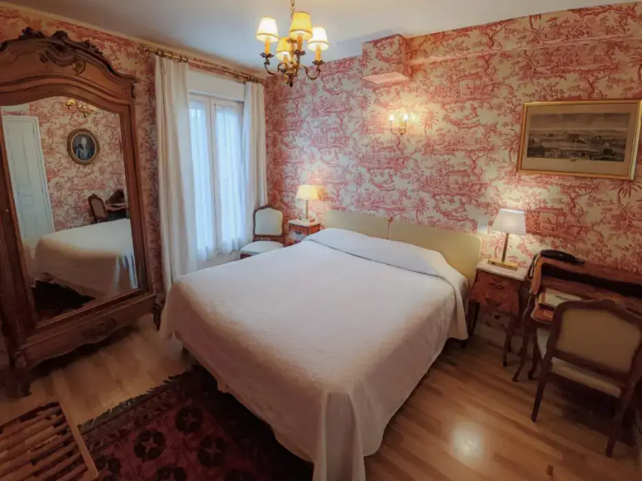 Hôtel de l'Abeille 9
