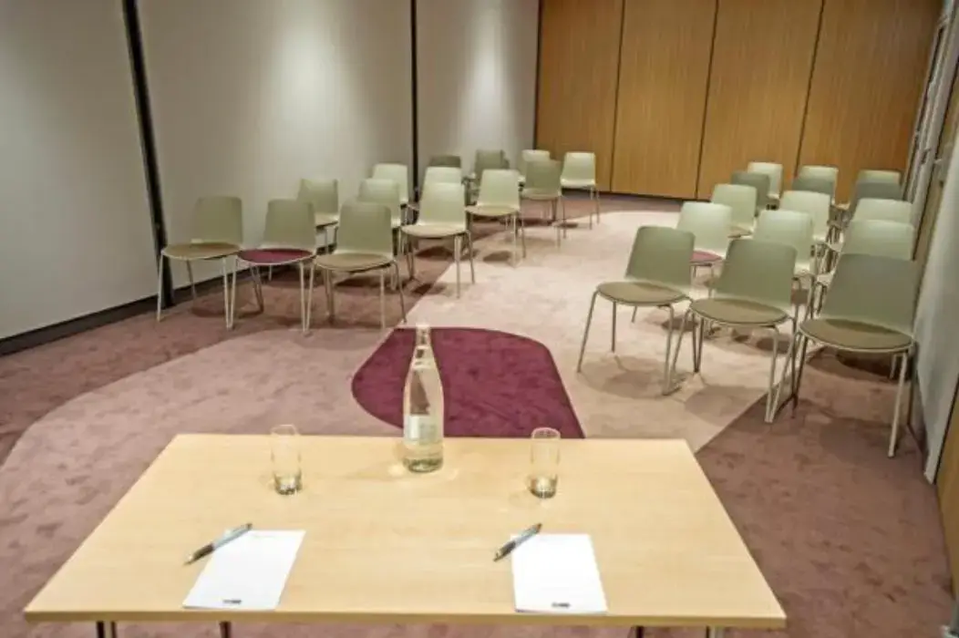 Etoile Business Center 12