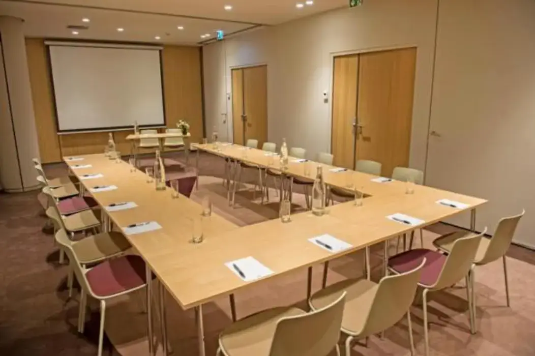 Etoile Business Center 7