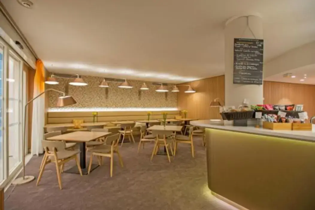 Etoile Business Center 18