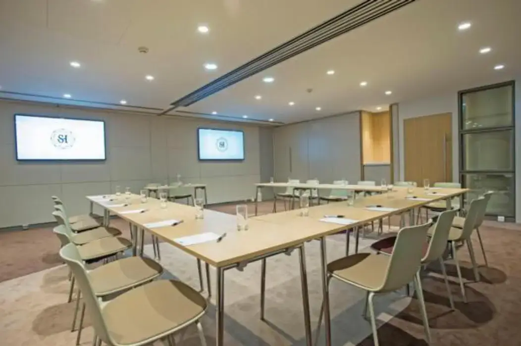 Etoile Business Center 8