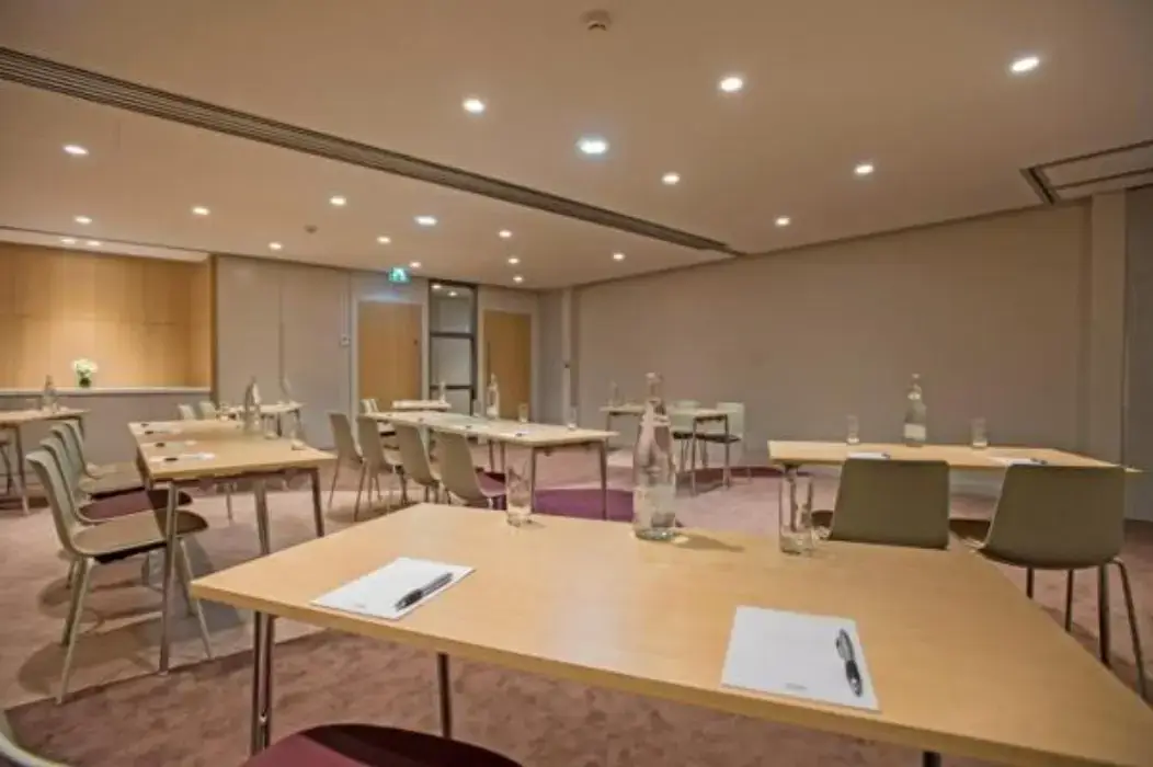 Etoile Business Center 17