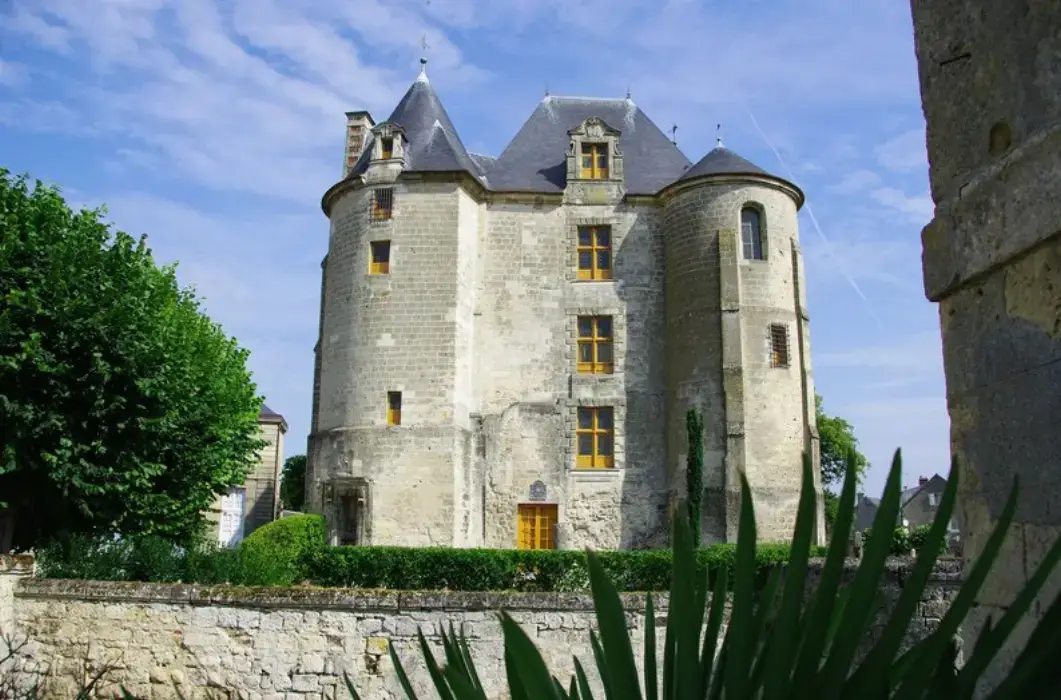 Le Château de Vic sur Aisne 7
