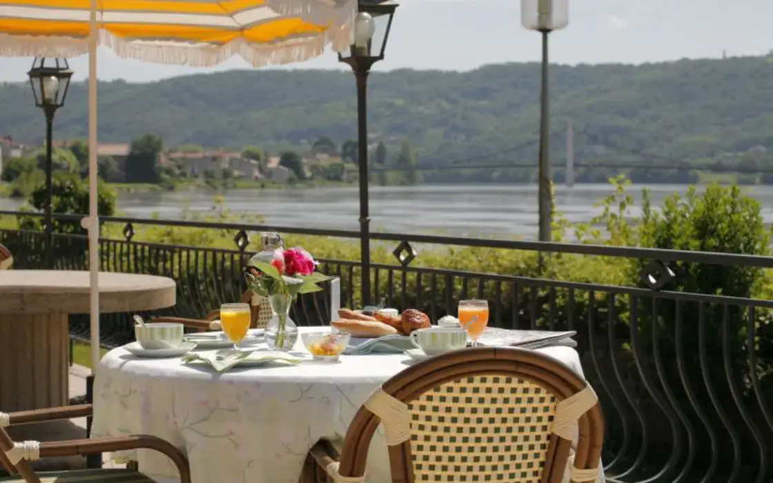 Le Beau Rivage 6