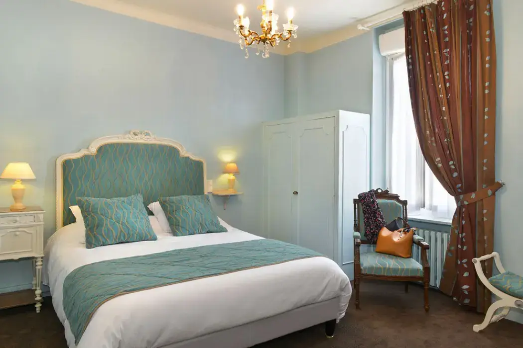 Le Dauphin 4