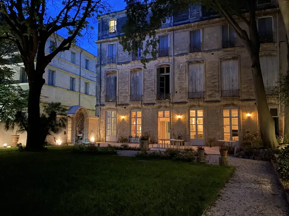 Hôtel de Girard 9