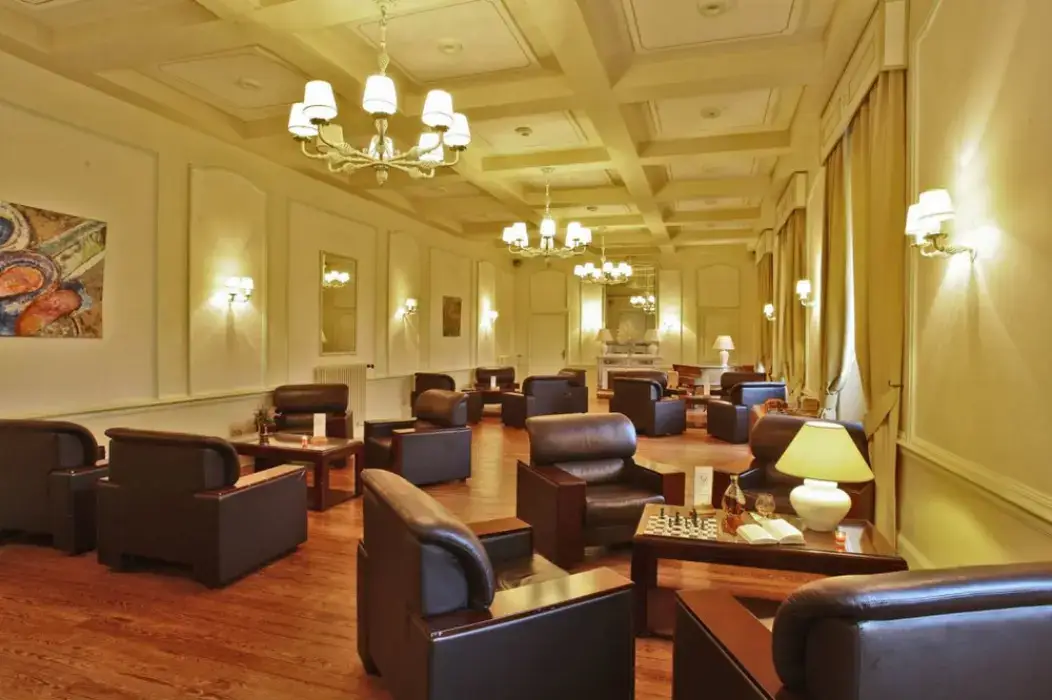 Grand Hôtel des Bains Vals-lès-Bains 8