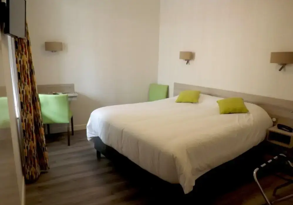 Hotel Le Parc À Moulins 5