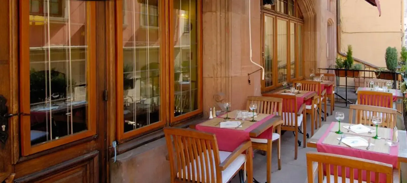 Au Dauphin 7