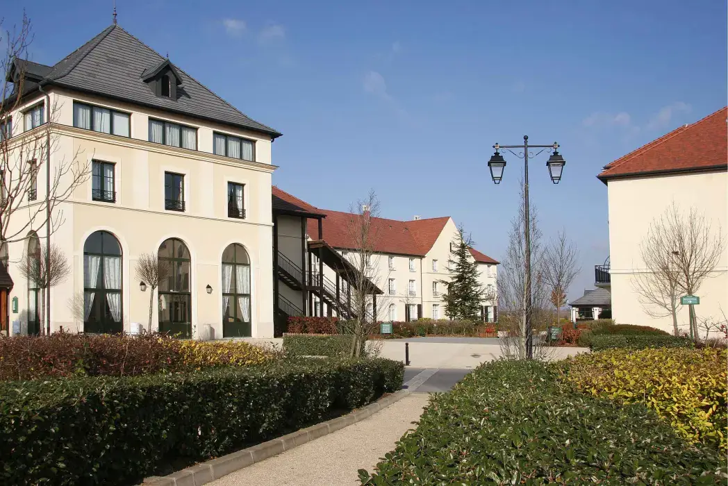 Campanile Val de France 2
