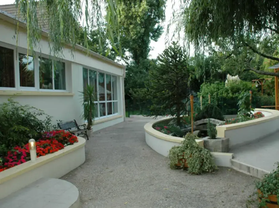 Au Jardin Des Saules 3
