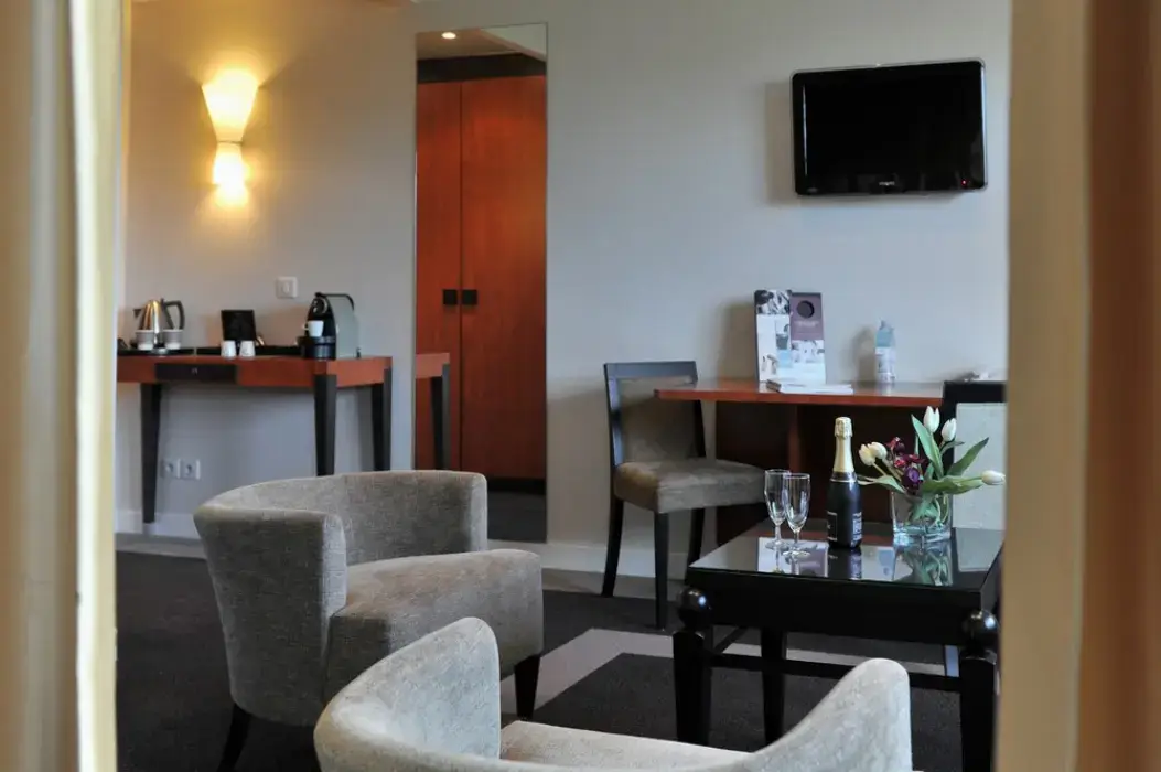 Mercure Maurepas Saint Quentin 18