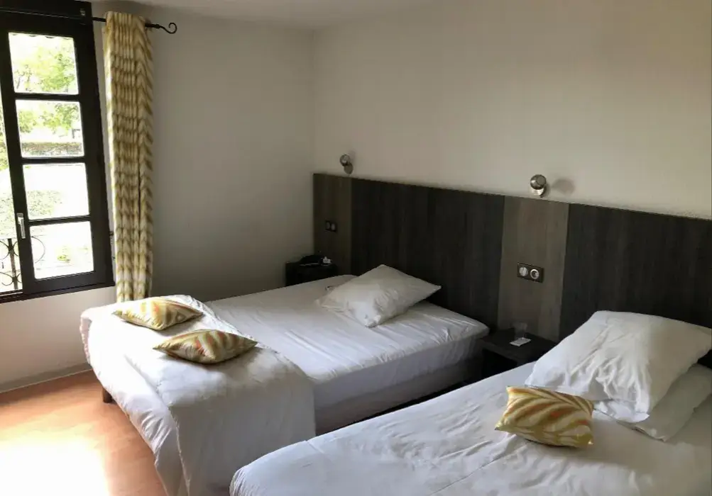 Hôtel Victor Hugo 8