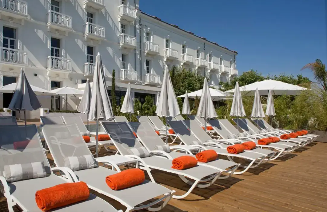 Grand Hôtel des Sablettes, Curio Collection by Hilton 5