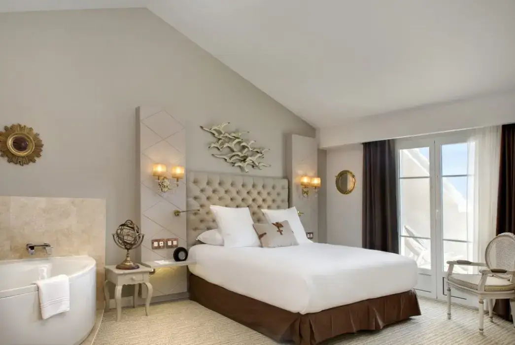 Grand Hôtel des Sablettes, Curio Collection by Hilton 10