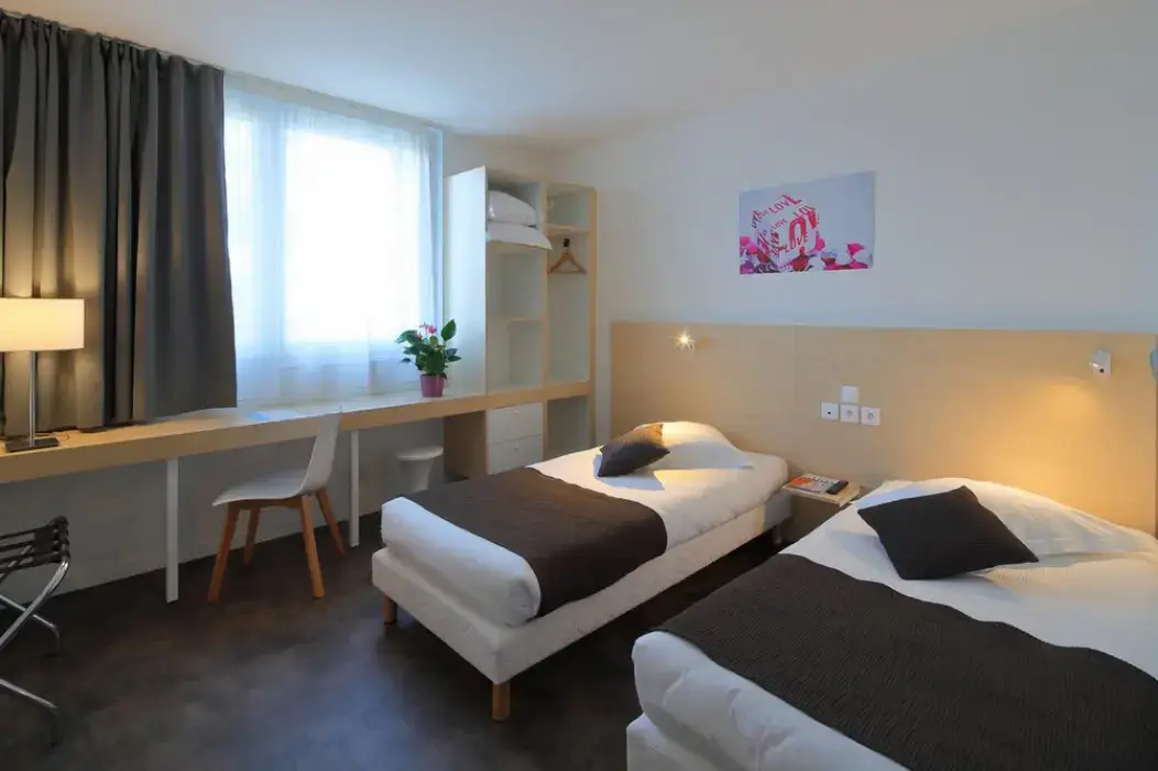 Hôtel Paris Saint-Ouen 12