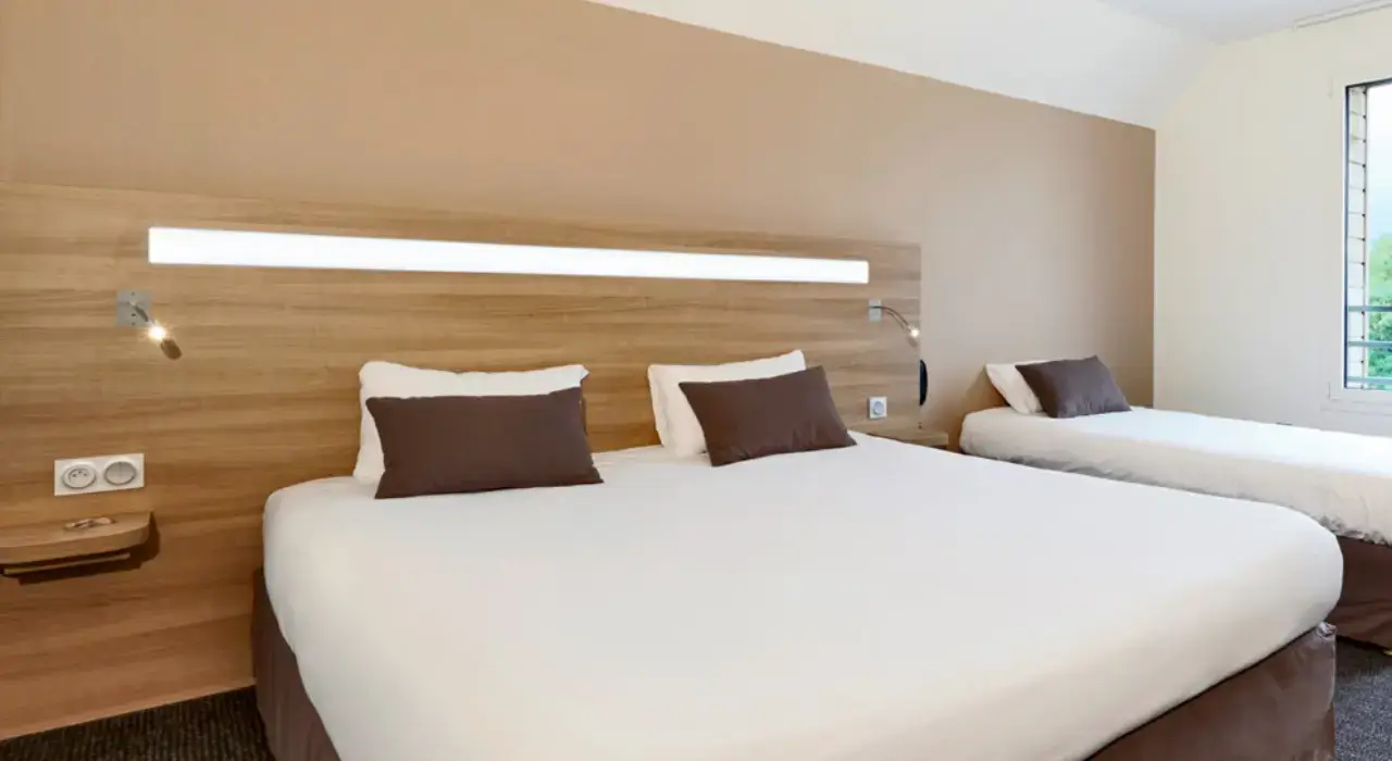 Kyriad Laval 7