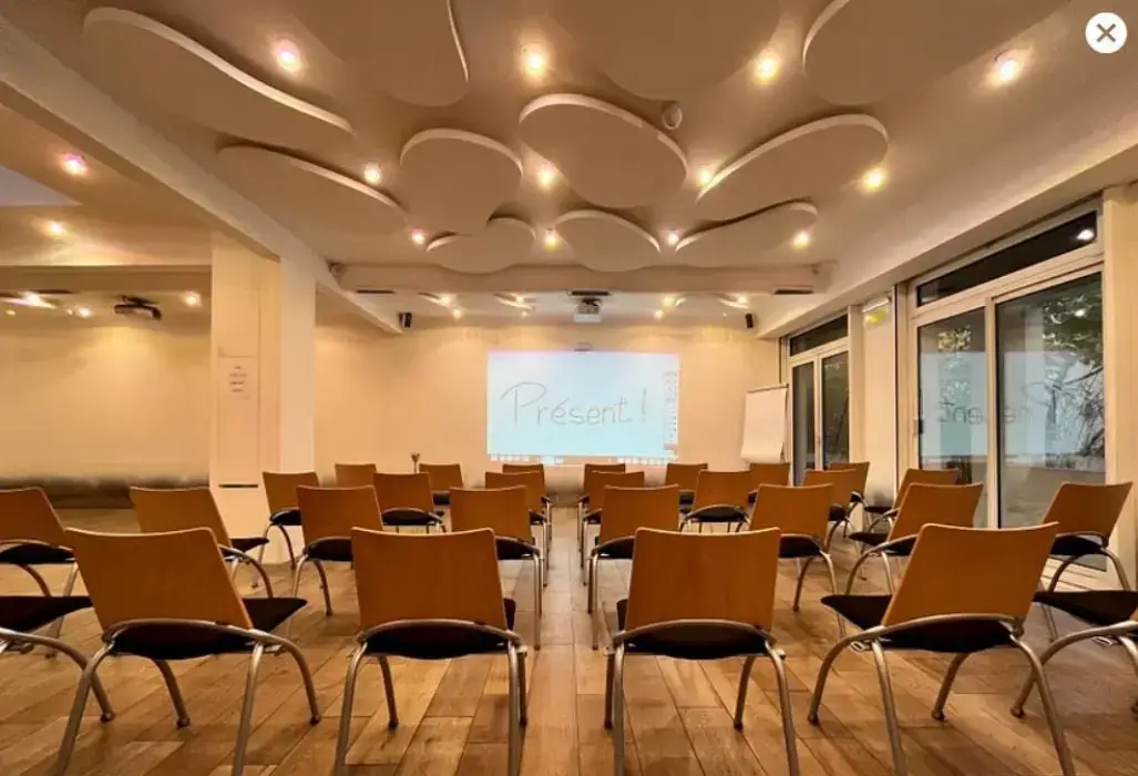 Présent ! 4