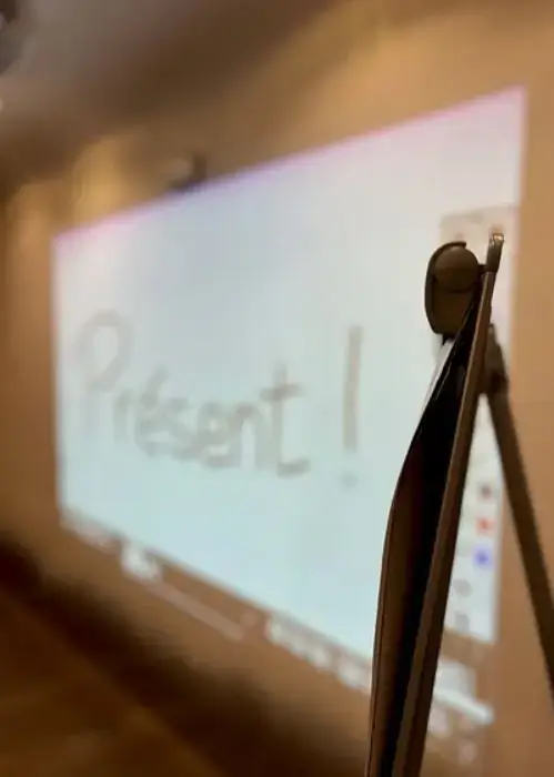 Présent ! 9