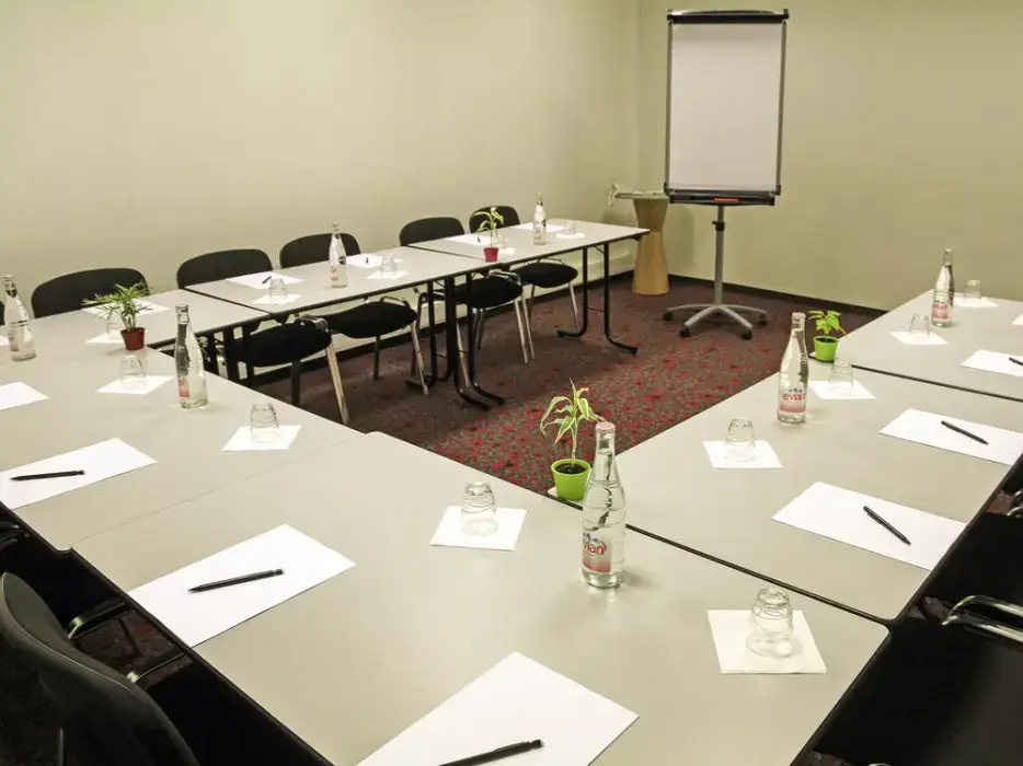 Ibis Martigues 2