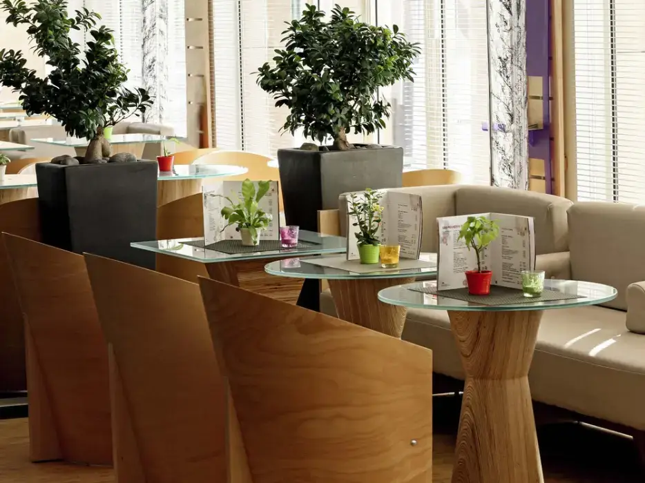 Ibis Martigues 3