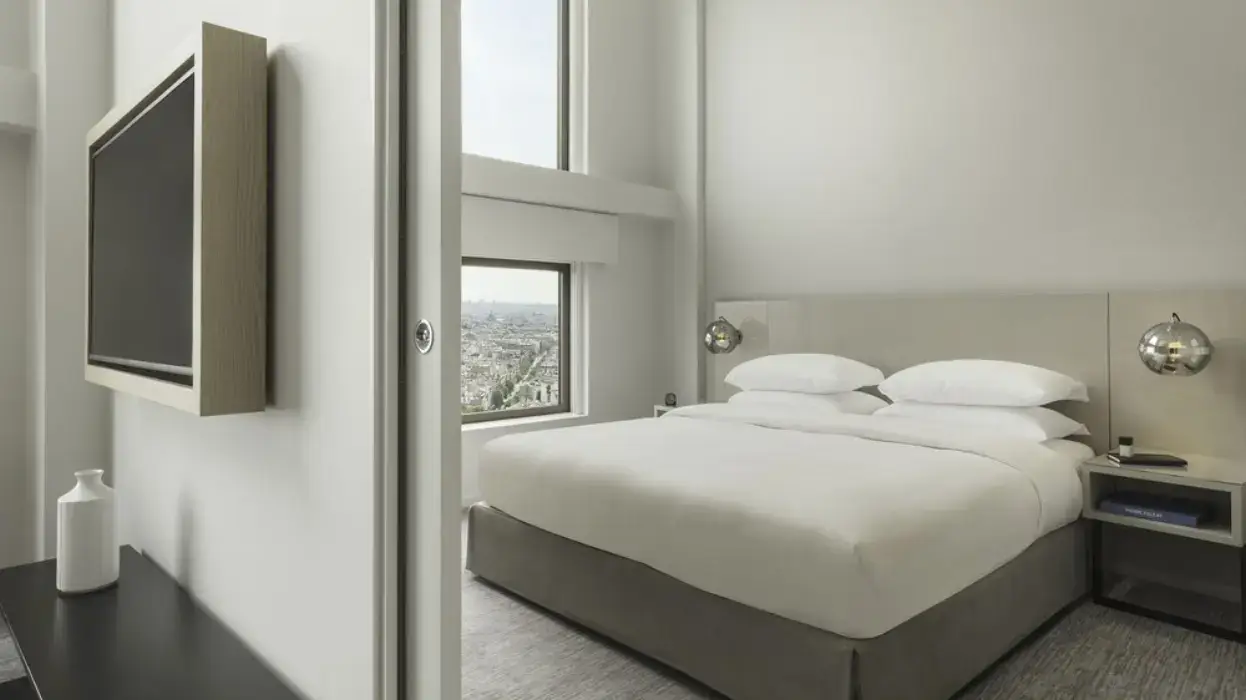 Hyatt Regency Paris Etoile 5