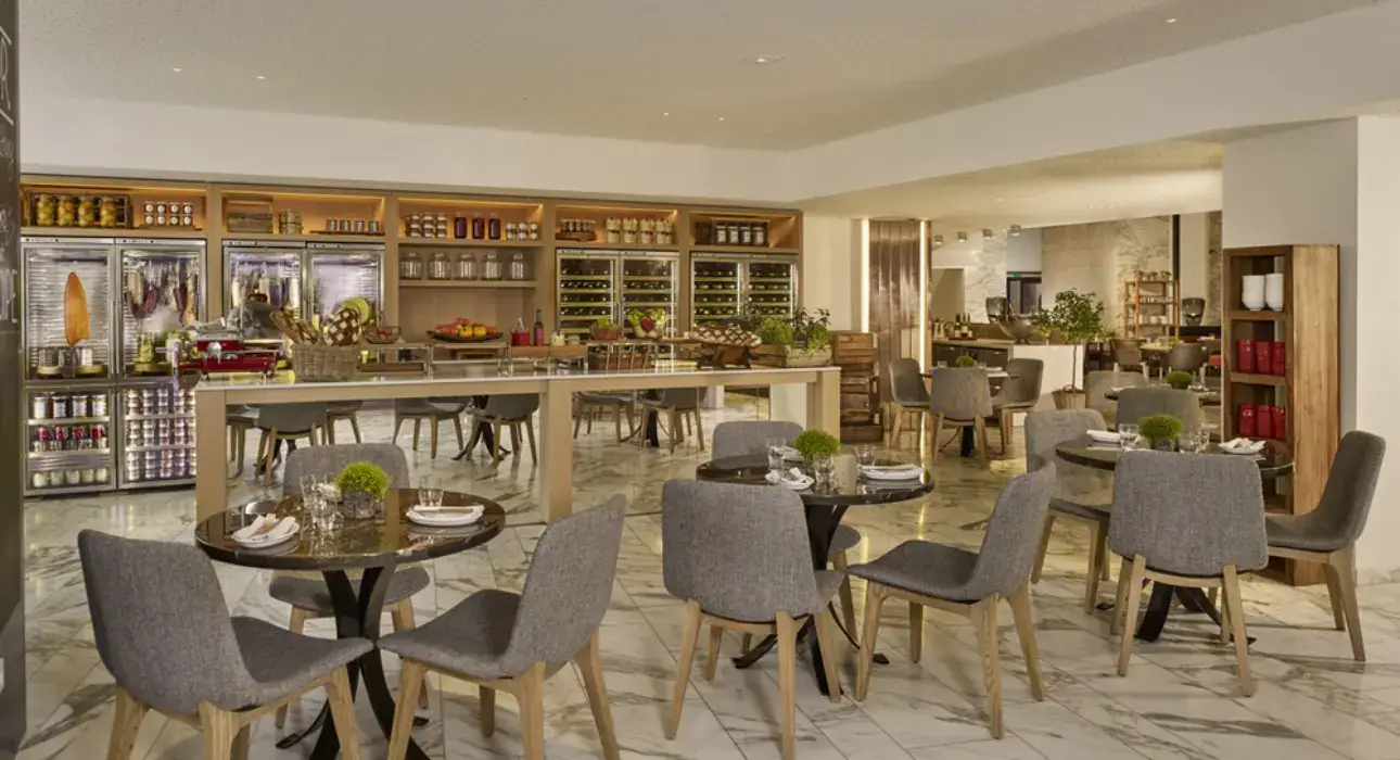 Hyatt Regency Paris Etoile 10