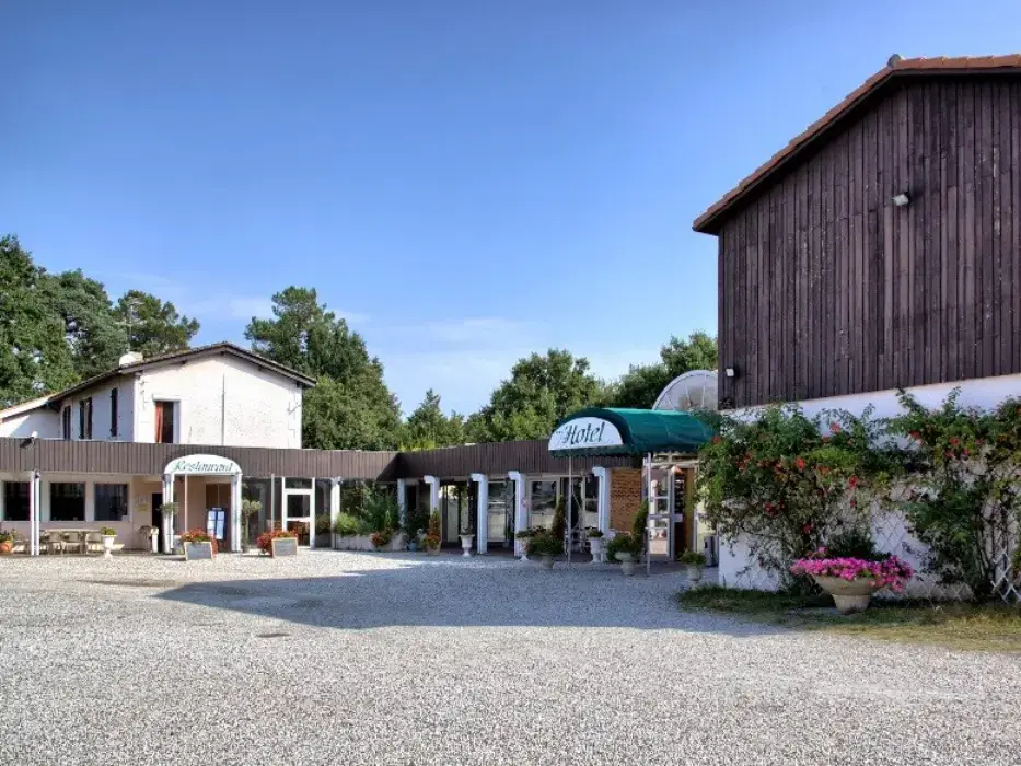 Hôtel Le Pont Bernet 7