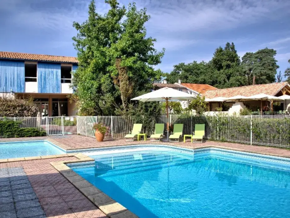 Hôtel Le Pont Bernet 8