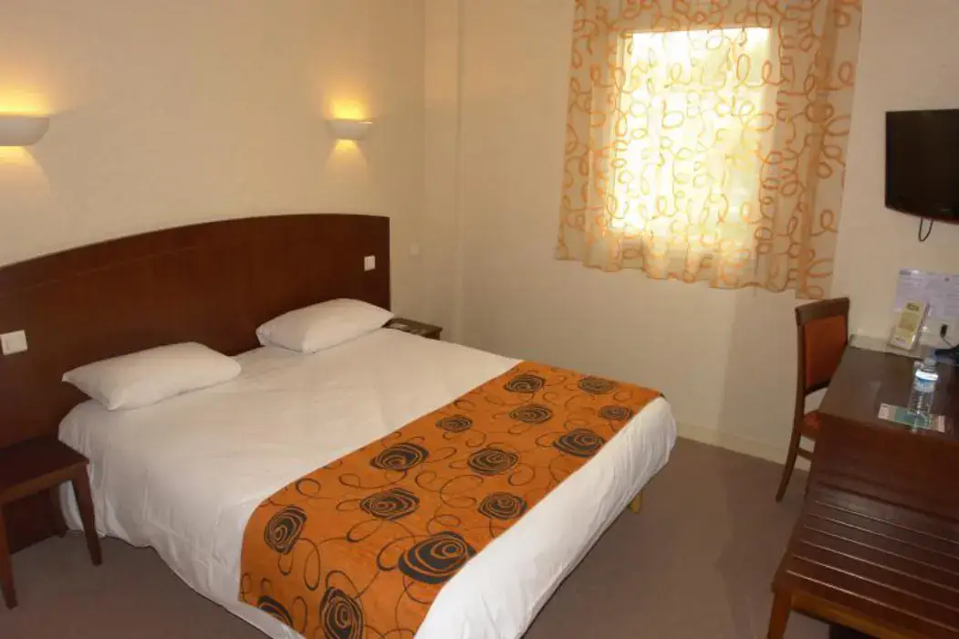 Brit Hôtel Le Cottage 7