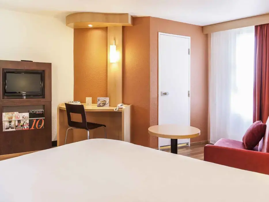 Ibis Poitiers Centre 3