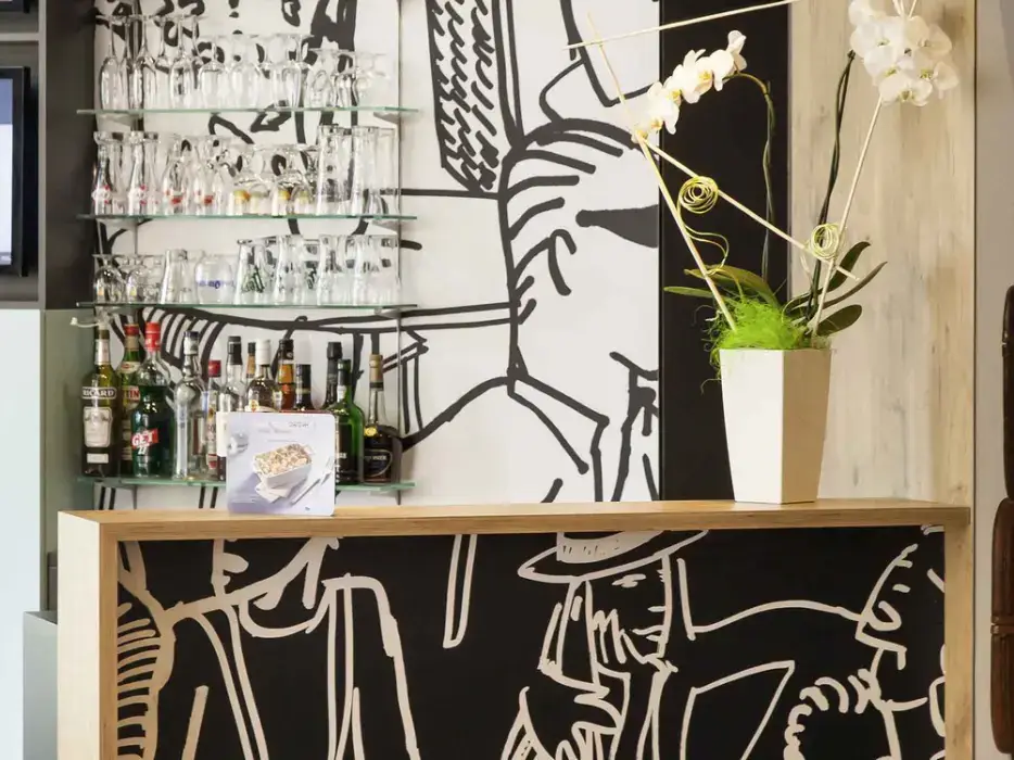 Ibis Poitiers Centre 6