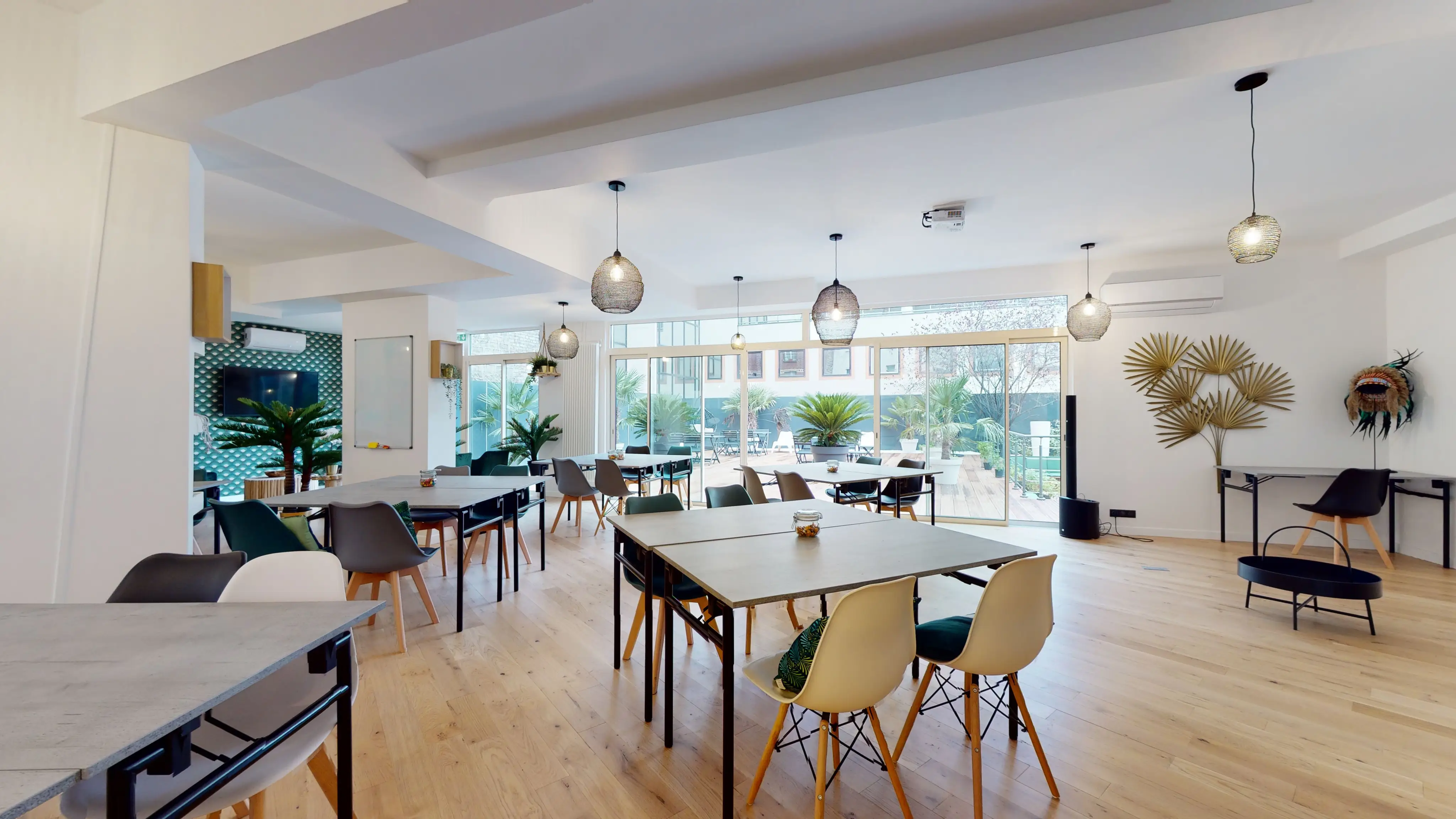 Le 58 Meeting Place 2