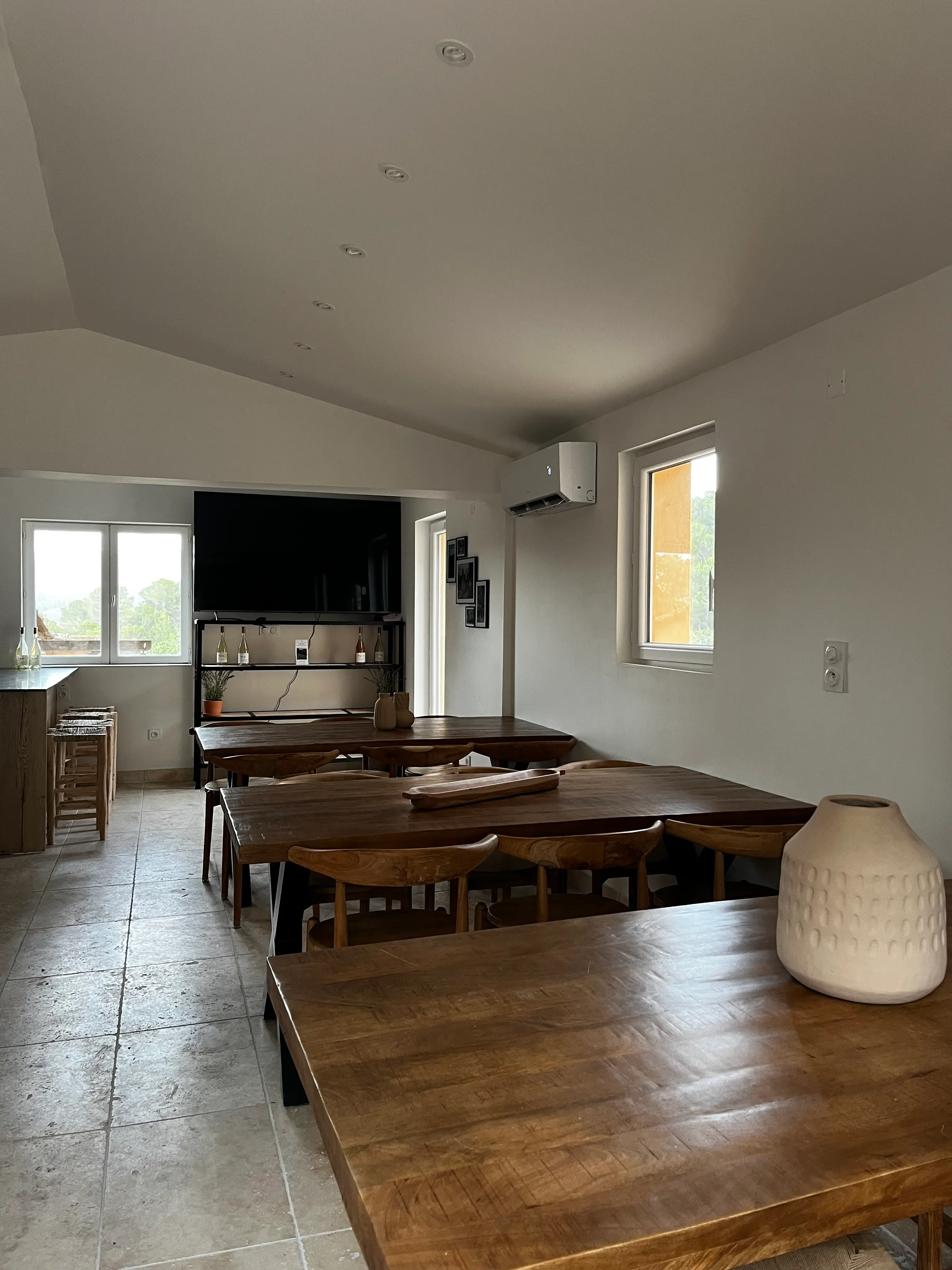 Salle de réunion avec service de Vins et Fromages 2