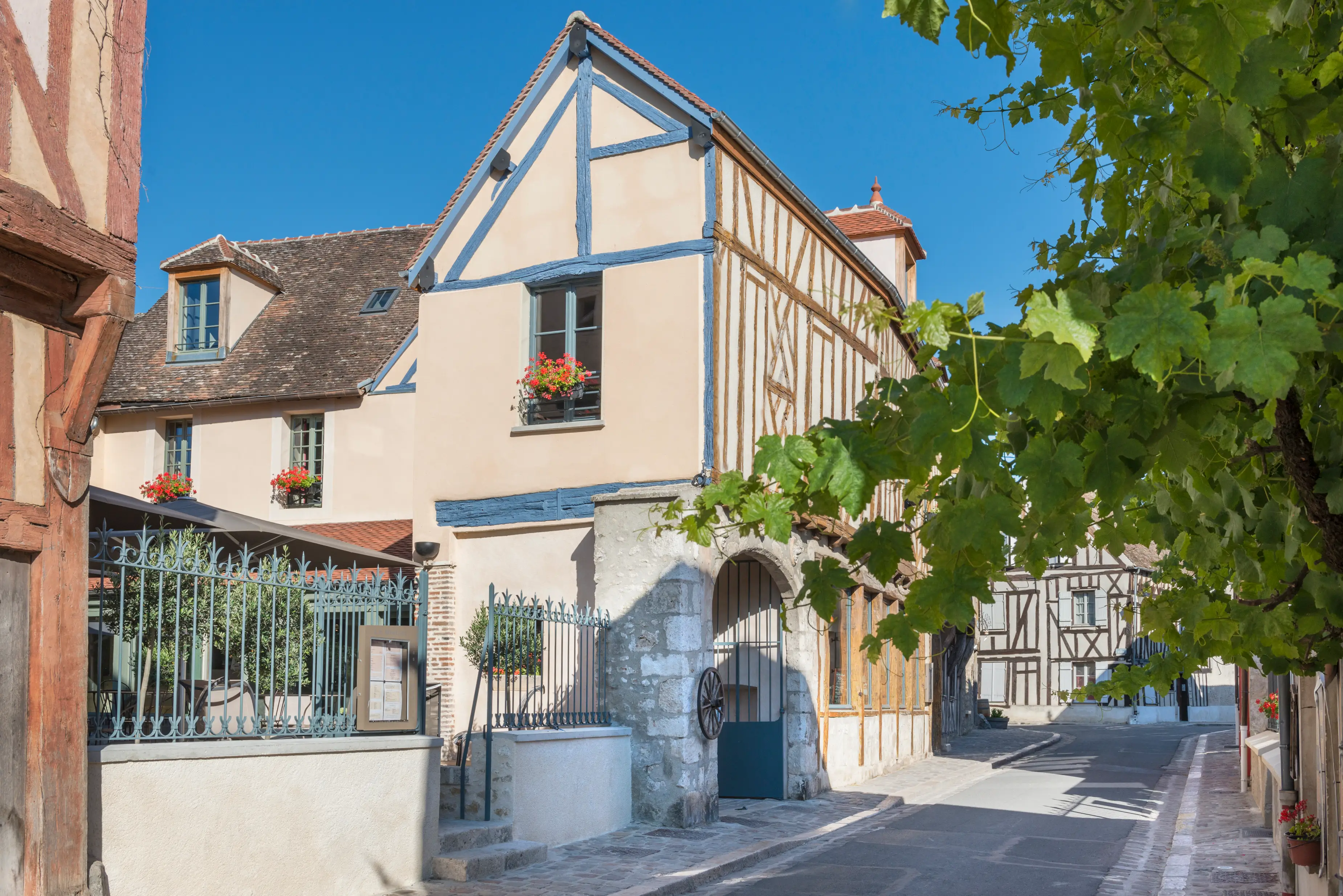 Hôtel Aux Vieux Remparts 10