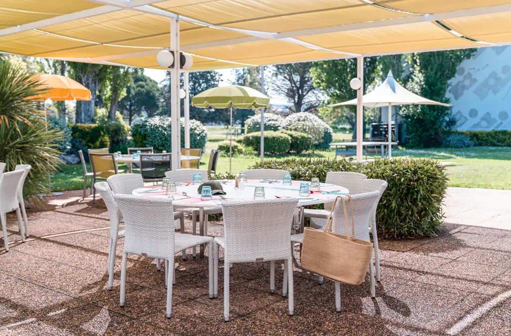 Hôtel IBIS Styles Marseille Aéroport 10