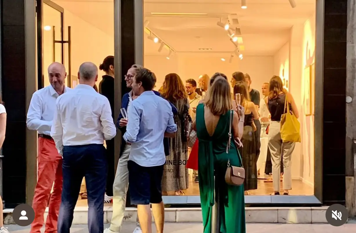 Réunissez votre équipe dans une galerie d'art 3