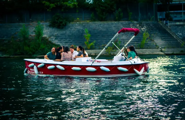 Chasse au trésor en bateau électrique sans permis à Meaux sur la Marne 2