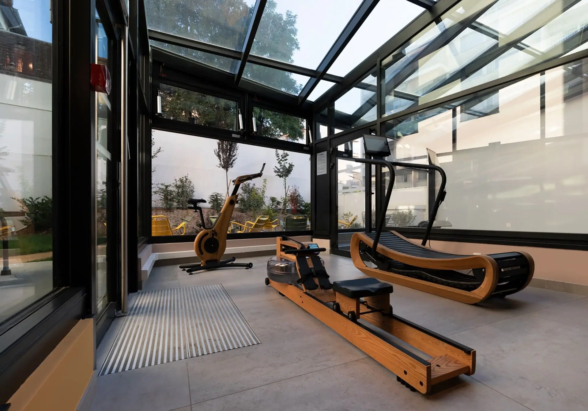 Nomad Dijon 8