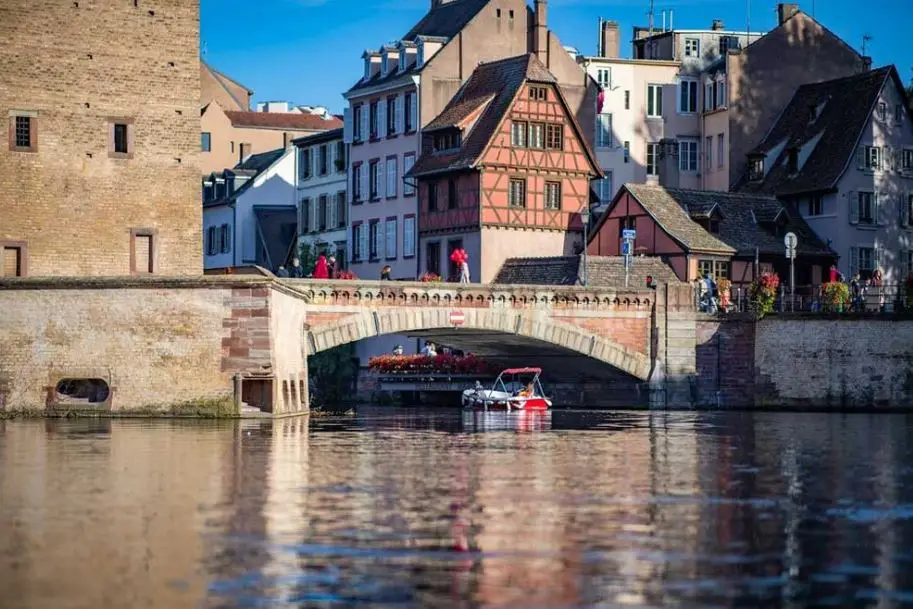 chasse au trésor en bateau électrique sans permis à Strasbourg au cœur de la PetiteFrance 17