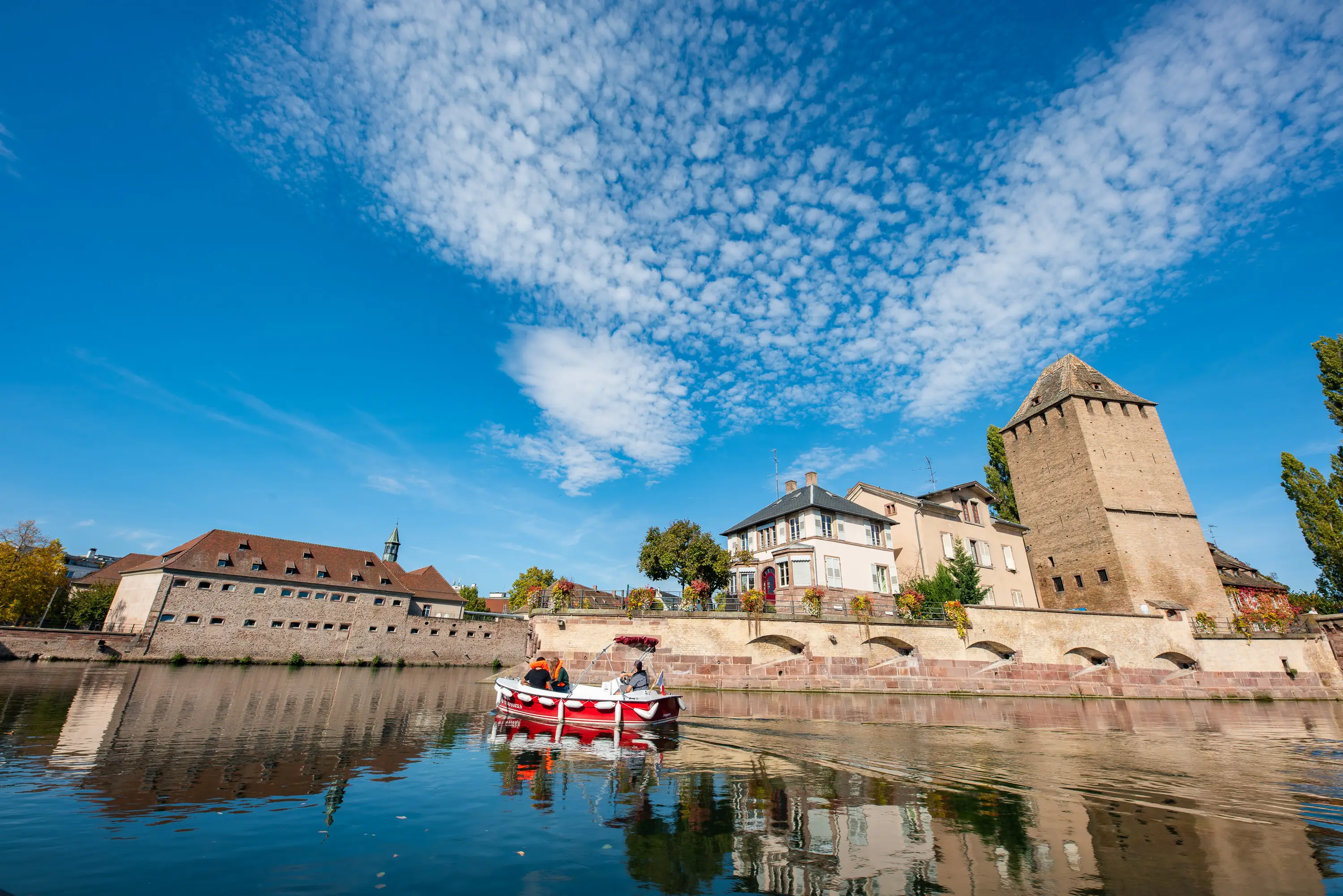 chasse au trésor en bateau électrique sans permis à Strasbourg au cœur de la PetiteFrance 20
