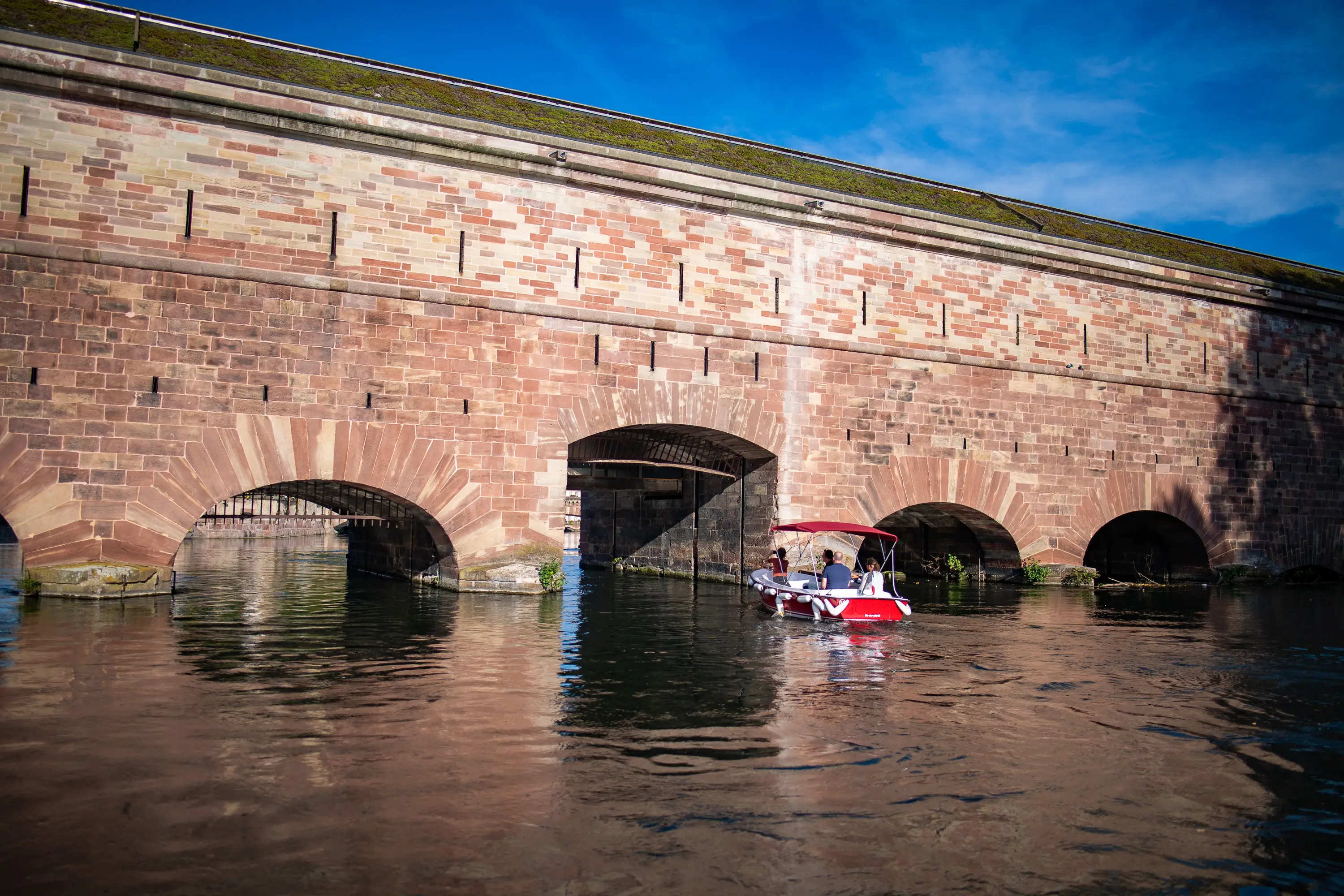 chasse au trésor en bateau électrique sans permis à Strasbourg au cœur de la PetiteFrance 23