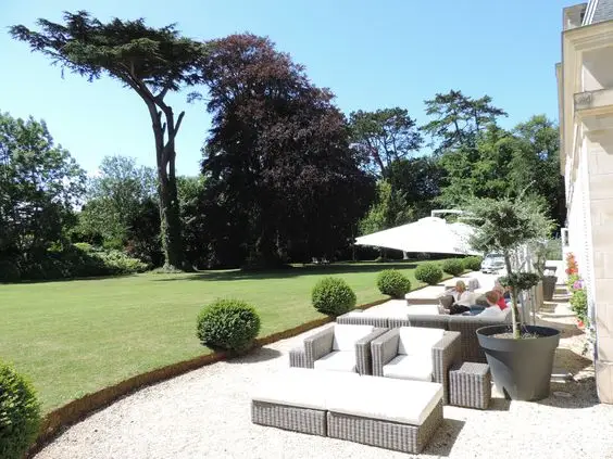 Château la Chenevière 13
