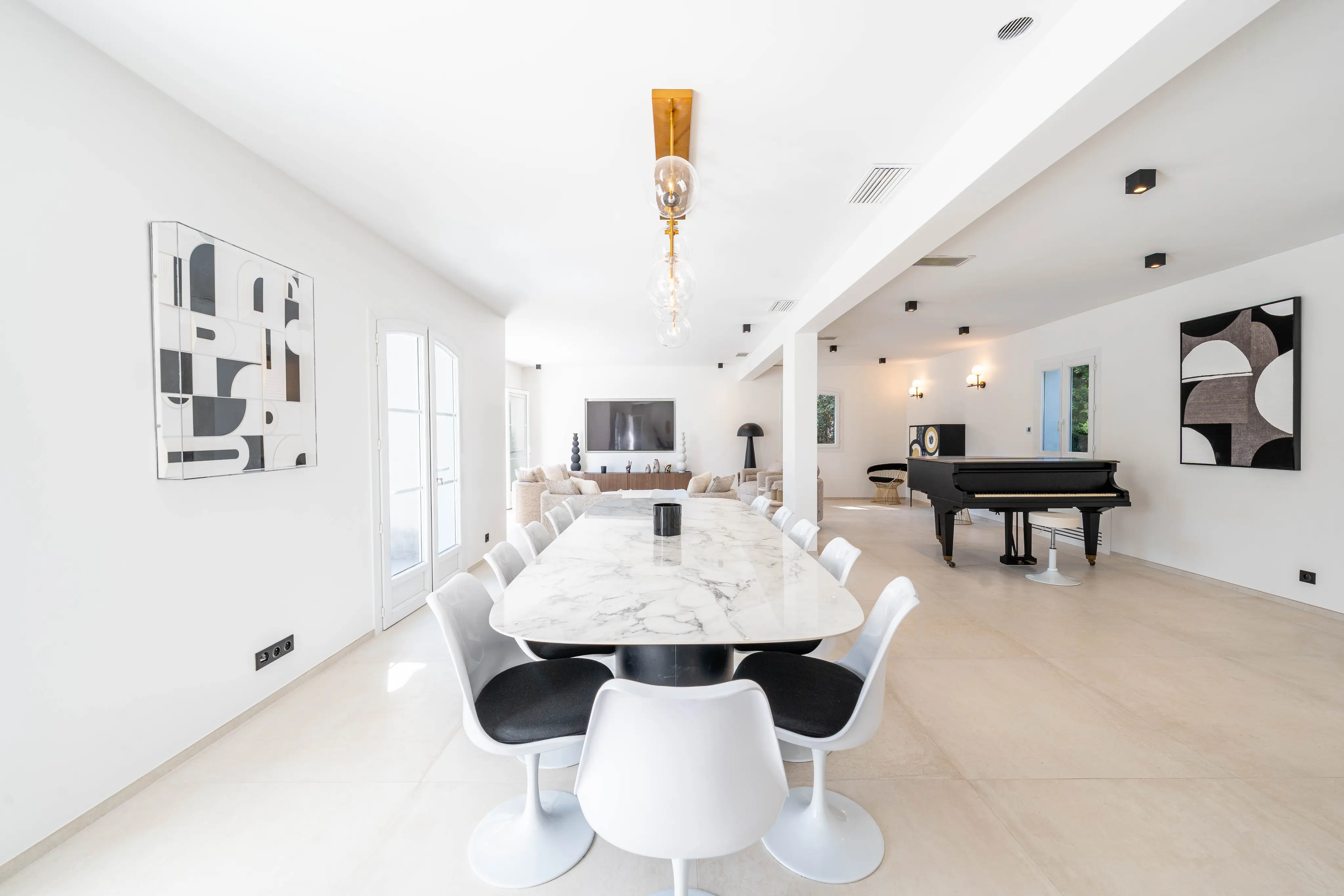 LE 06 MEETING PLACE 8