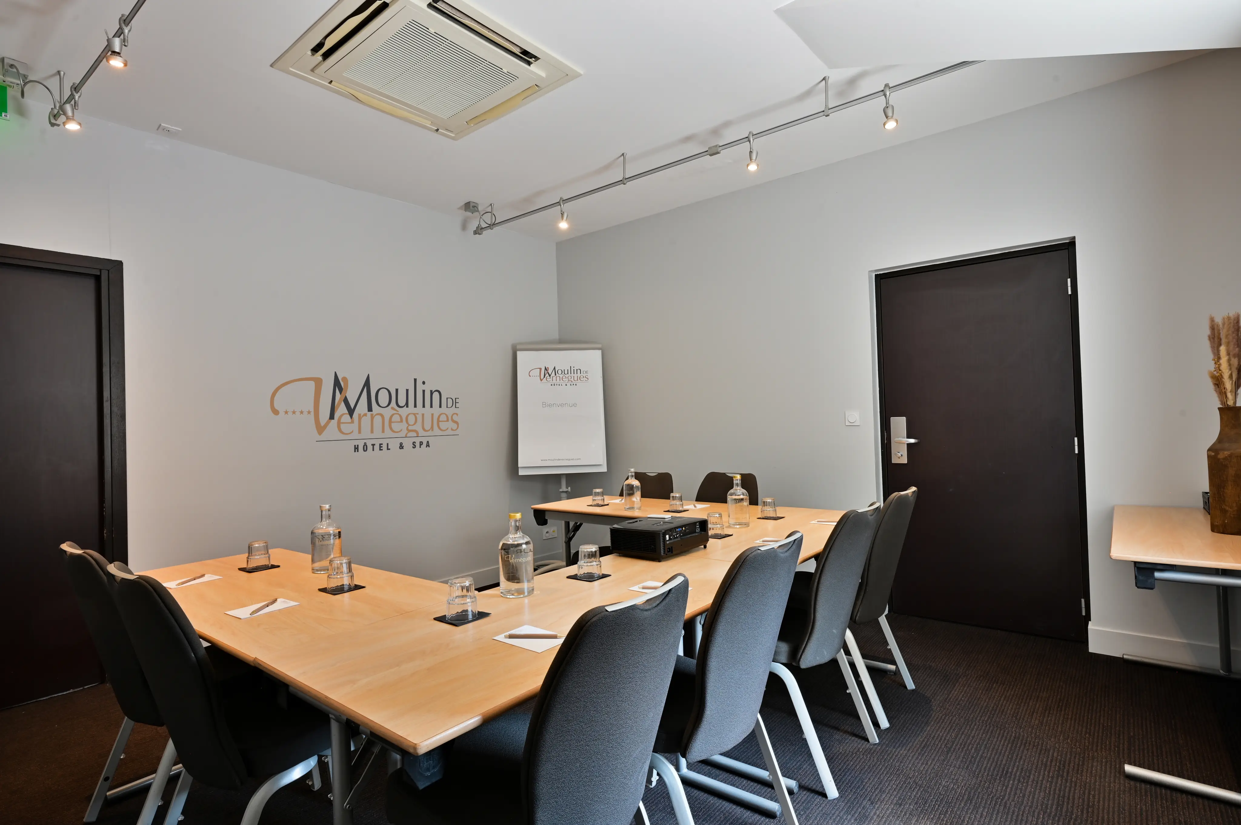 Moulin de Vernègues Hôtel & Spa**** 22