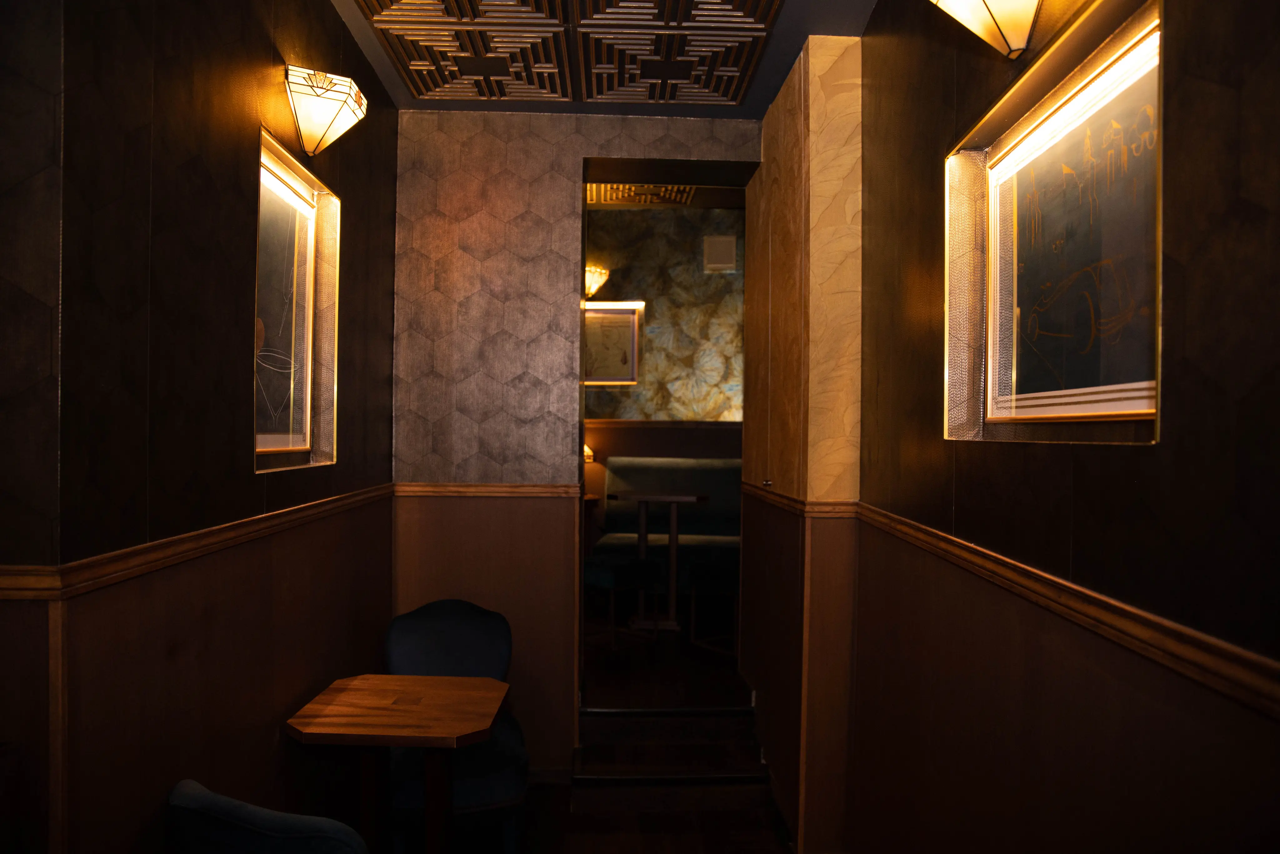 Mobster bar 2