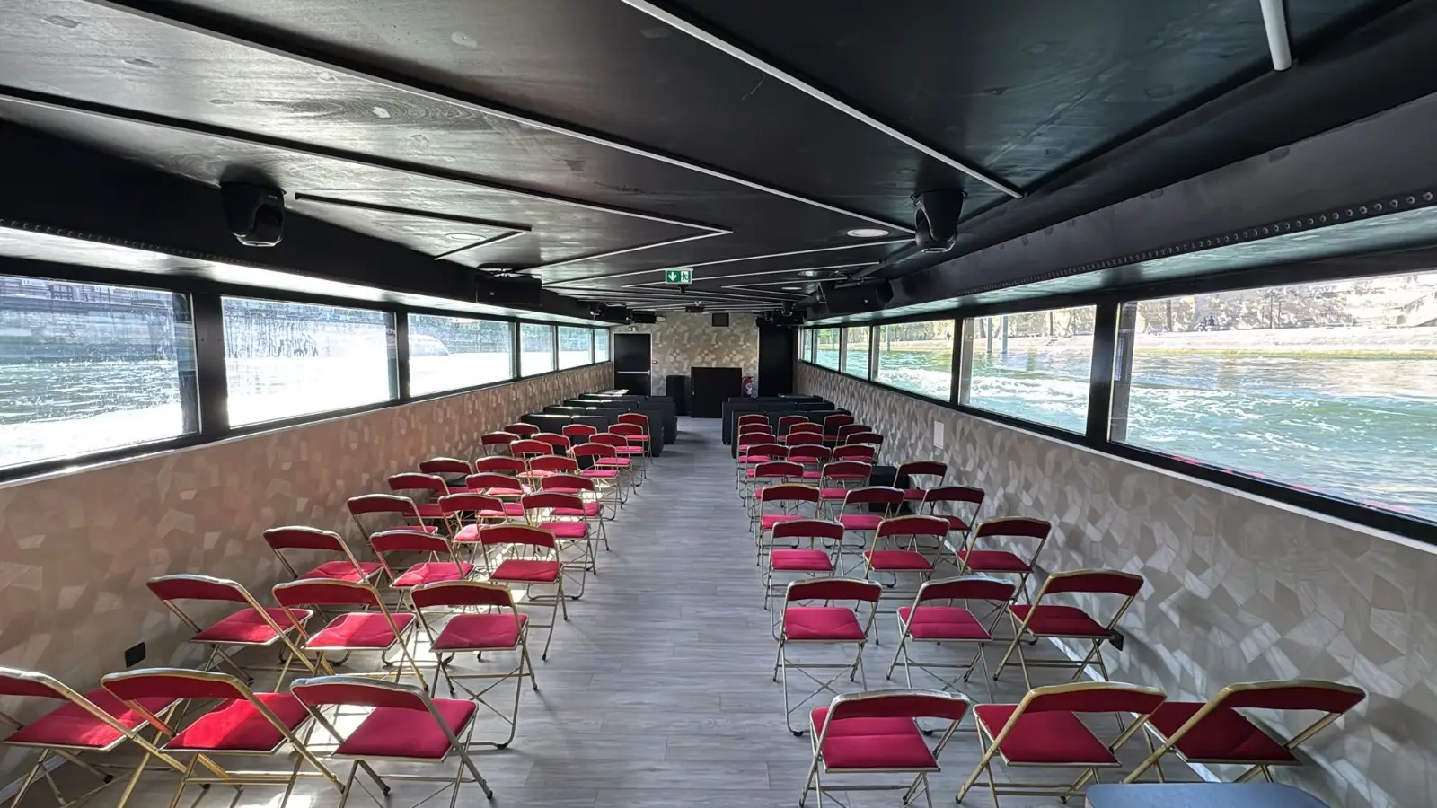 Le Quai Flottant 19