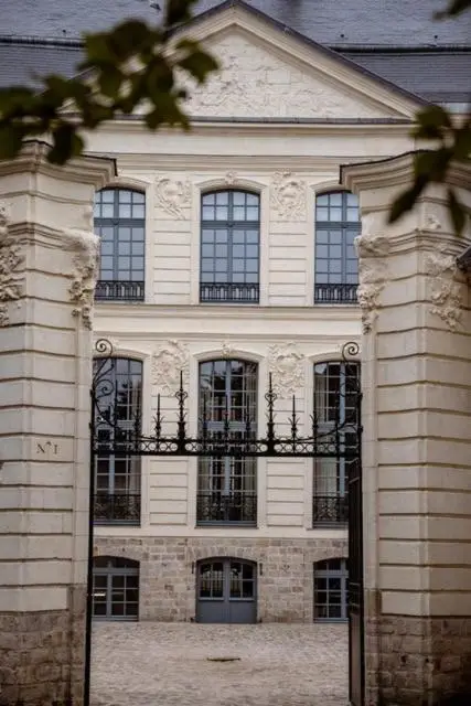 ROYAL BEAULAINCOURT