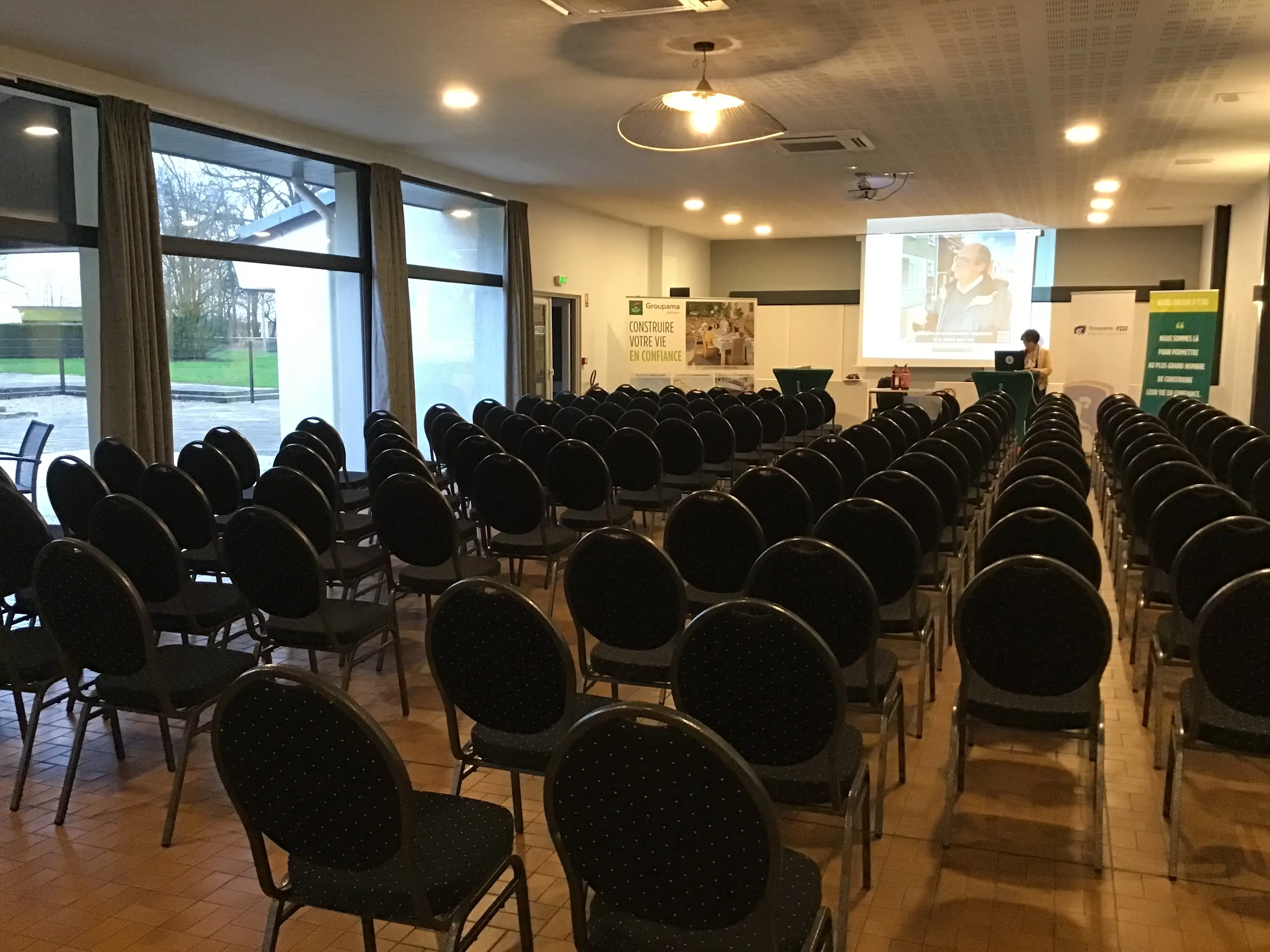 Salon du Béron, salle de réception et de séminaire 6