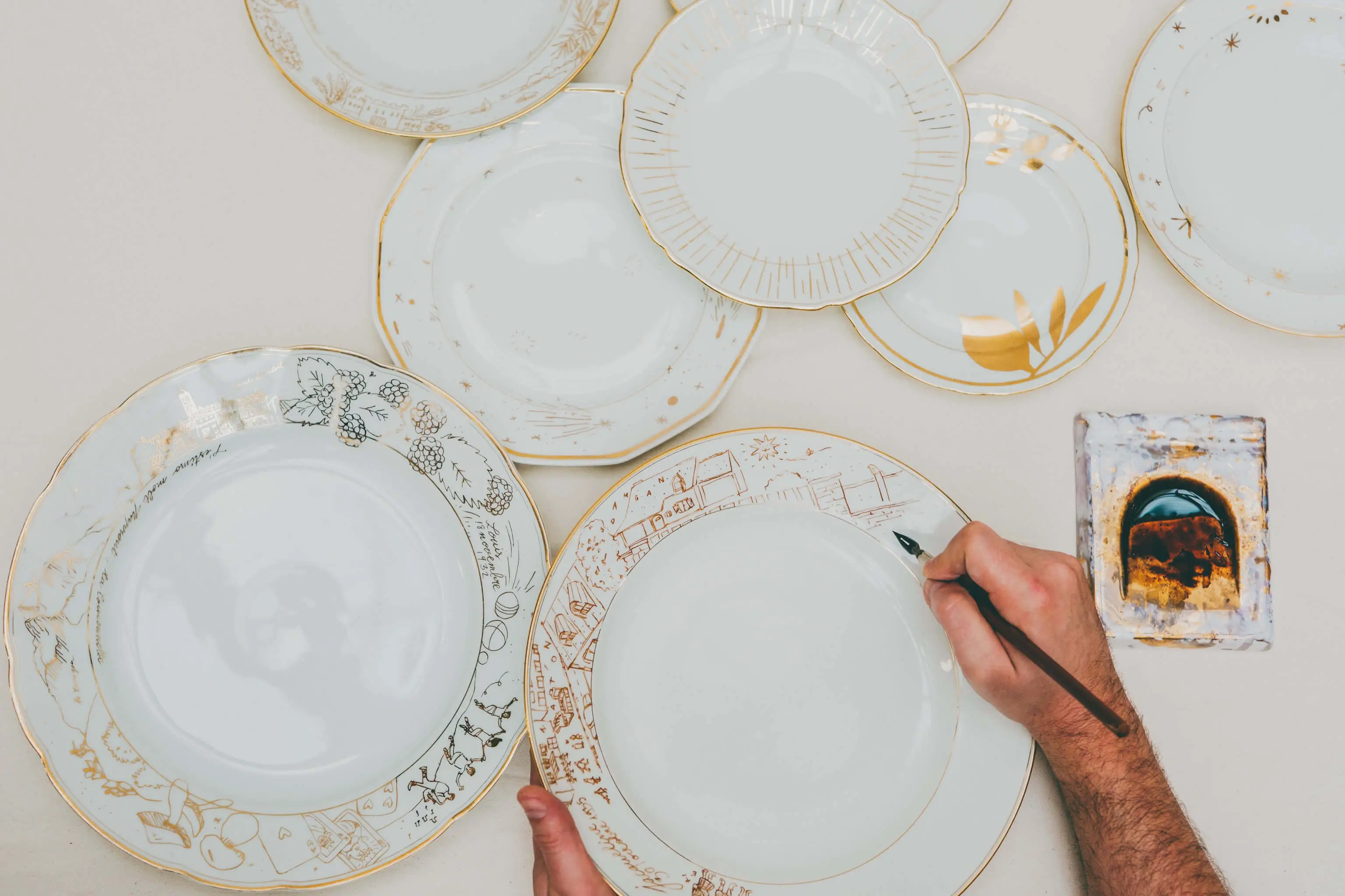 Décor à l’or sur porcelaine